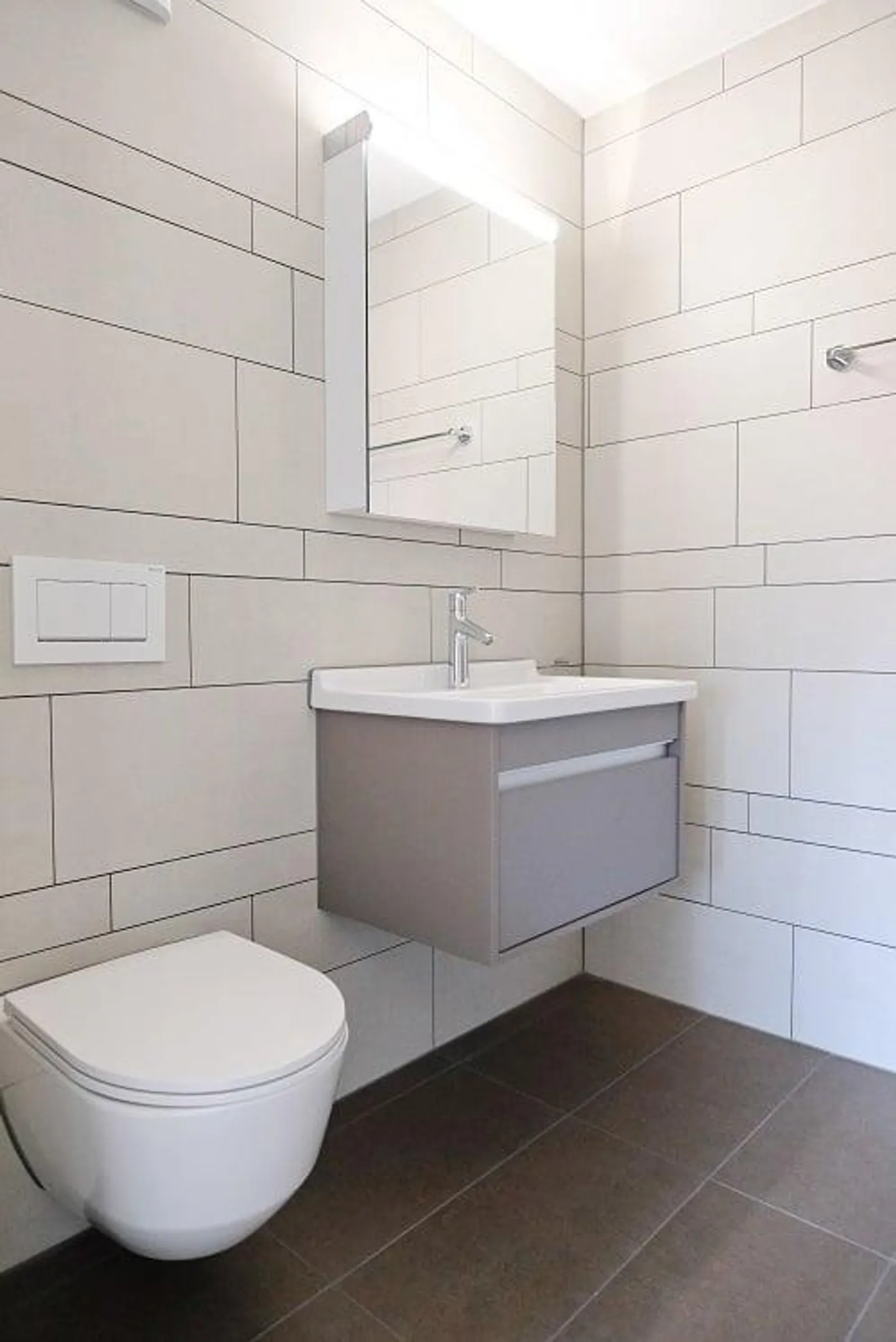 Modern Family Apartment - Photo 9 of 13