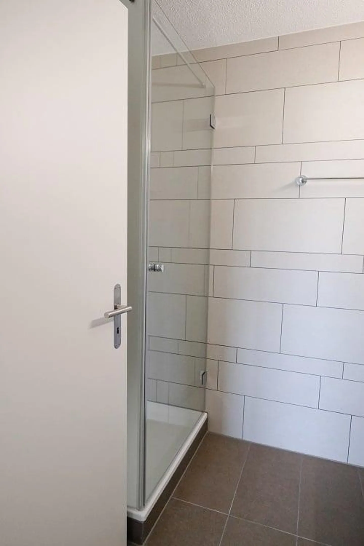 Modern Family Apartment - Photo 10 of 13