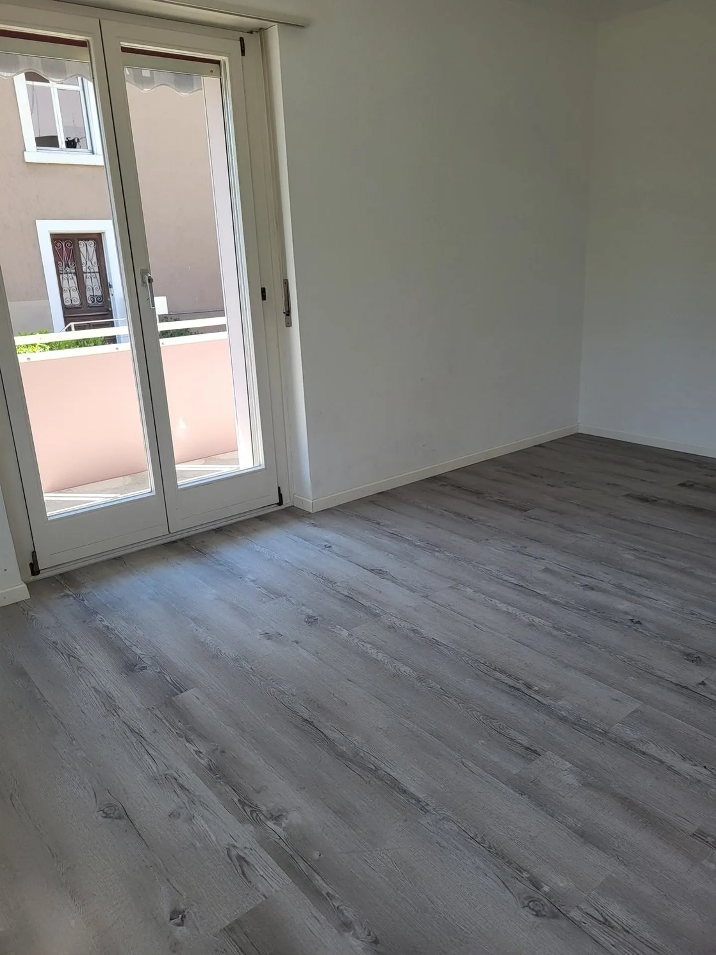 Appartamento affascinante 2.5 stanze a Nidau con balcone - Foto 2 di 15