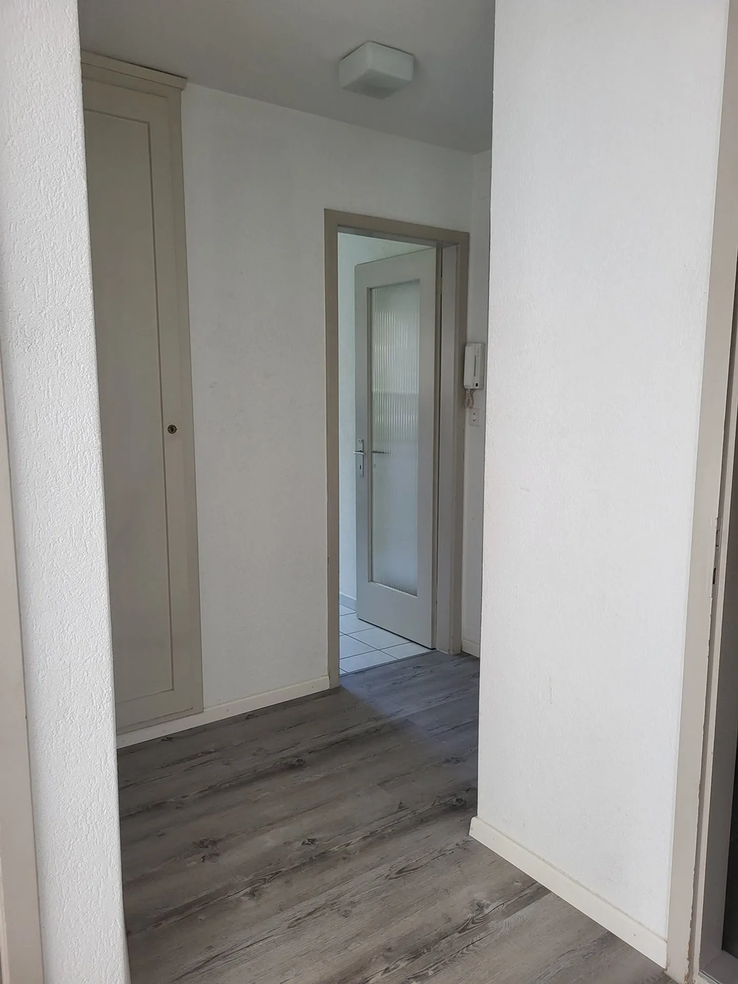 Appartamento affascinante 2.5 stanze a Nidau con balcone - Foto 3 di 15