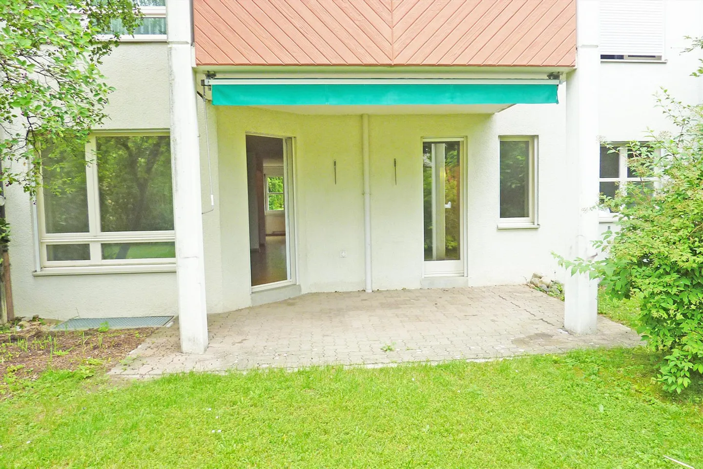 Living in a central location - in a green environment with patio - Photo 11 of 11