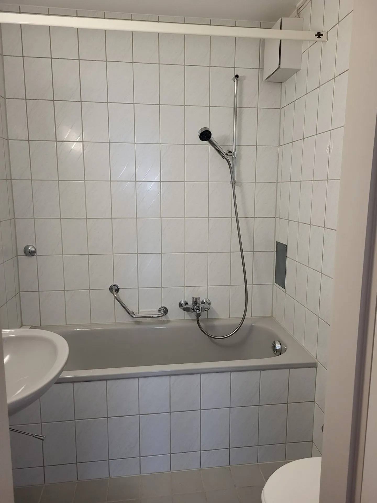 Appartamento affascinante 2.5 stanze a Nidau con balcone - Foto 4 di 15