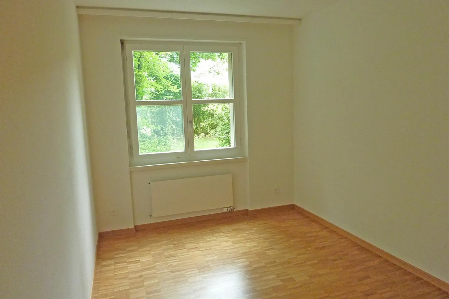 Living in a central location - in a green environment with patio - Photo 8 of 11