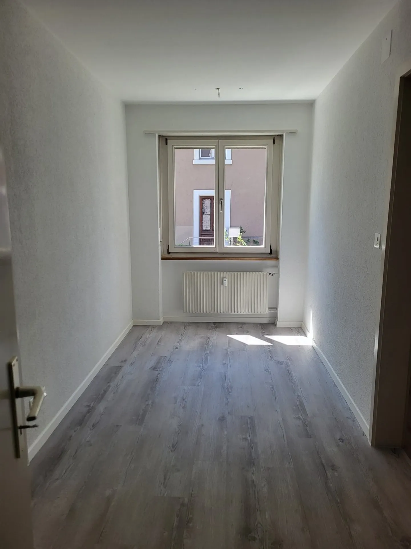 Appartamento affascinante 2.5 stanze a Nidau con balcone - Foto 9 di 15