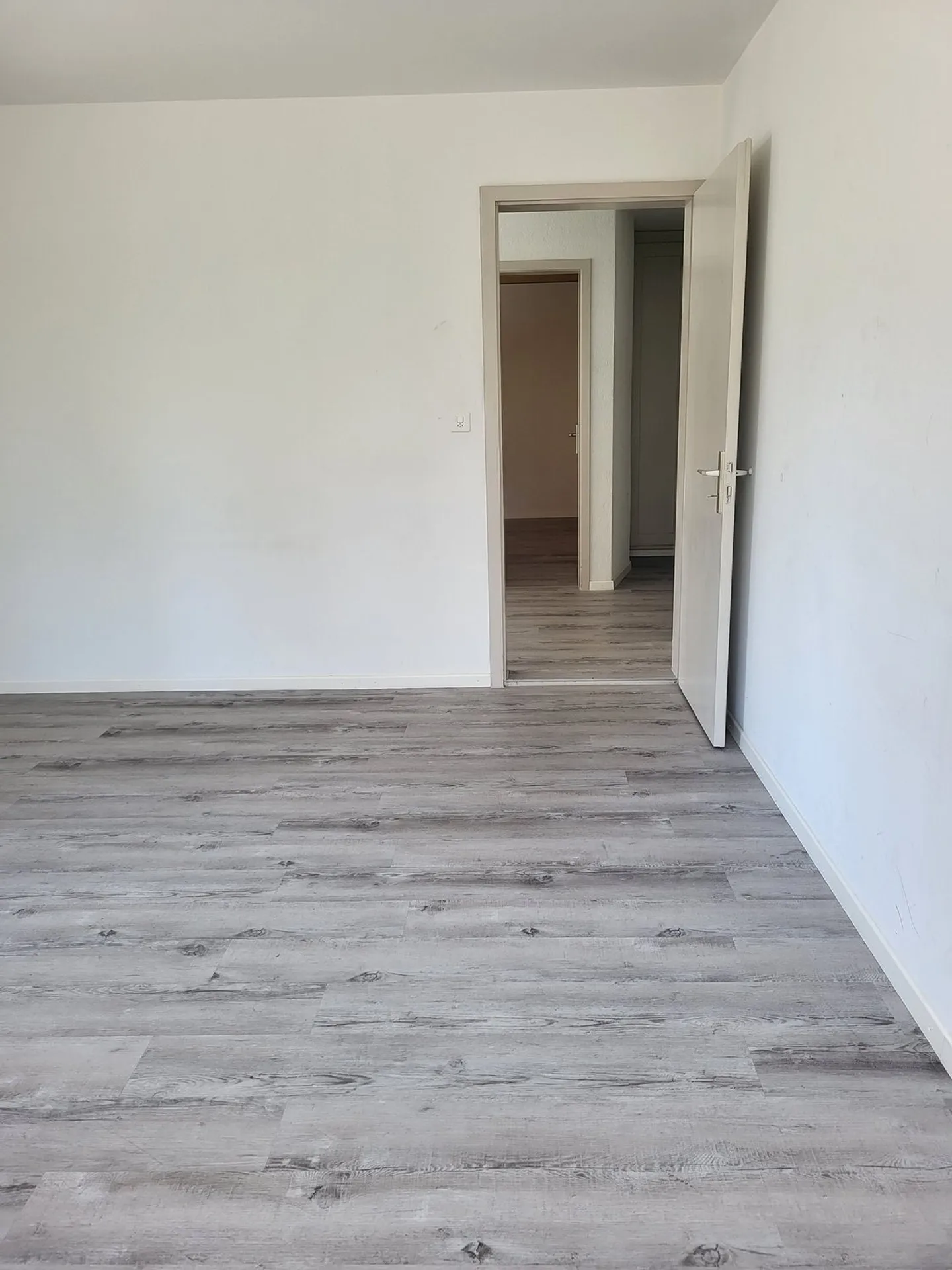 Appartamento affascinante 2.5 stanze a Nidau con balcone - Foto 10 di 15