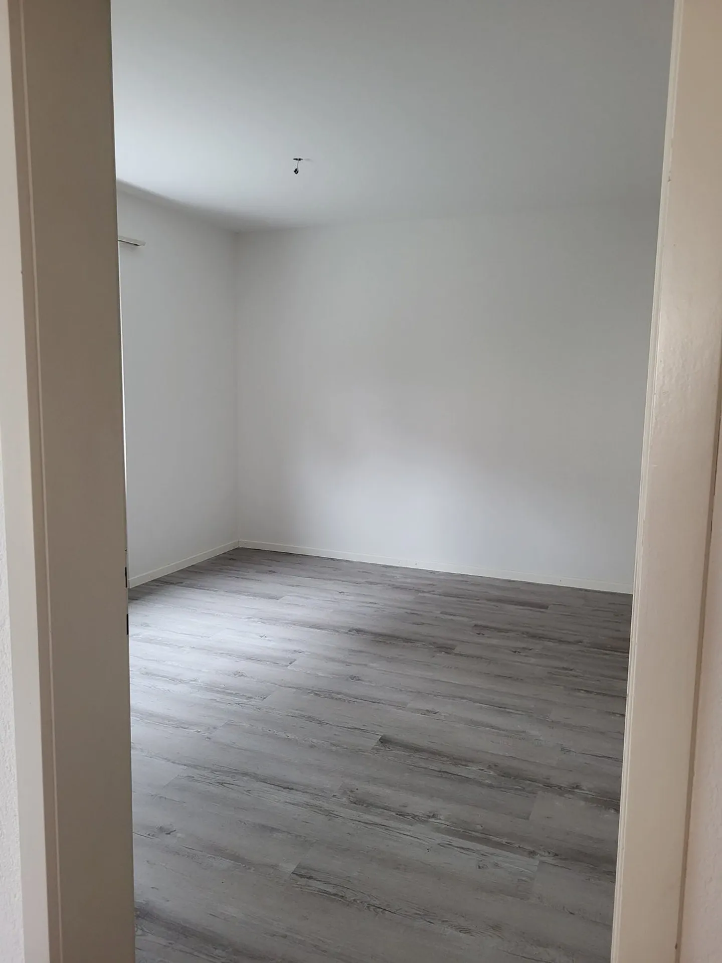 Appartamento affascinante 2.5 stanze a Nidau con balcone - Foto 11 di 15