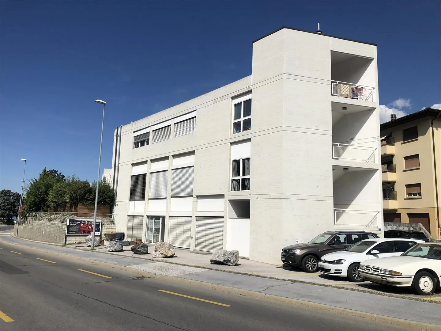 Commerce - Photo 1 of 2