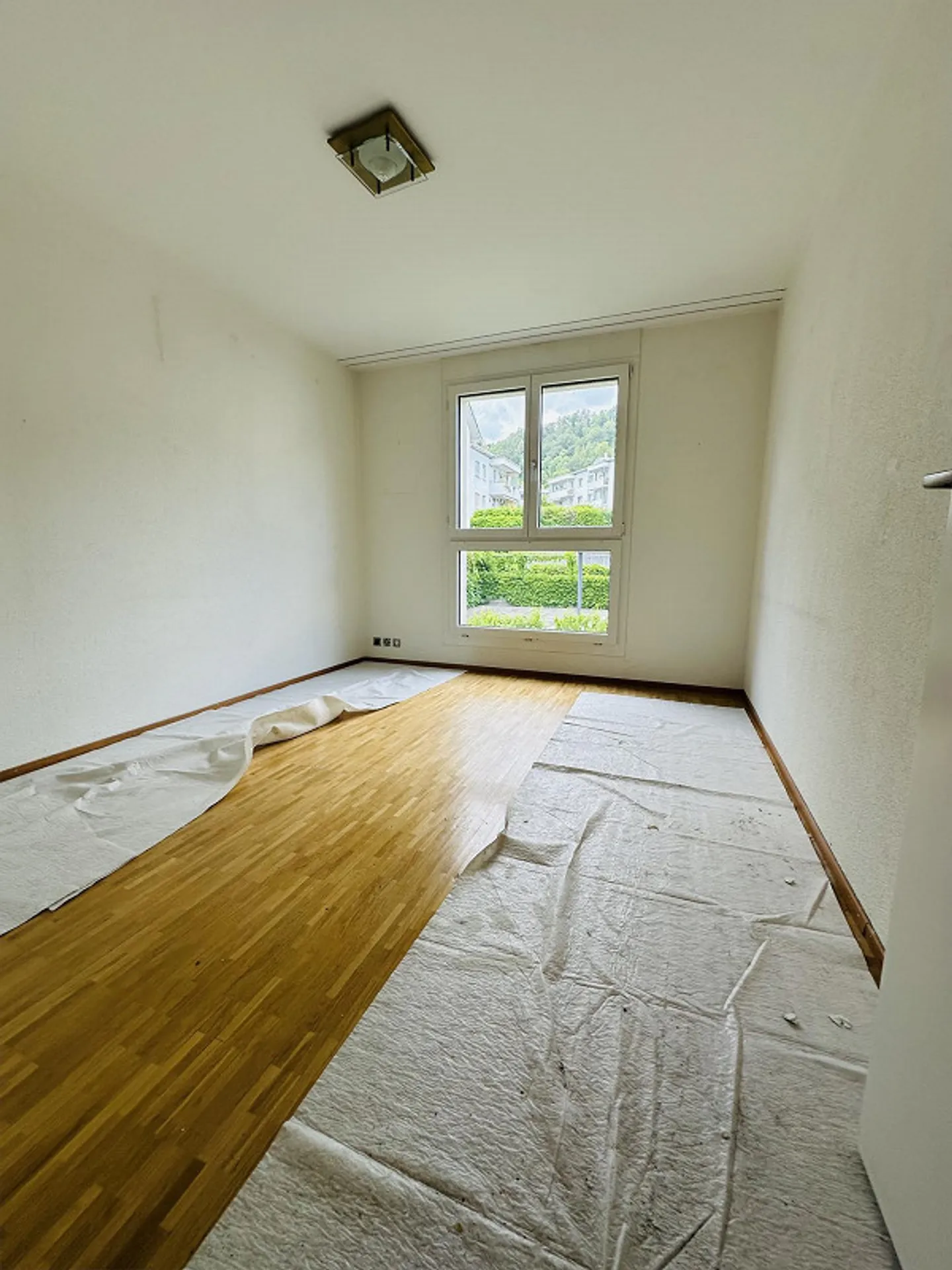 Quietly located 4.5 room apartment with balcony, hobby room - Photo 3 of 12