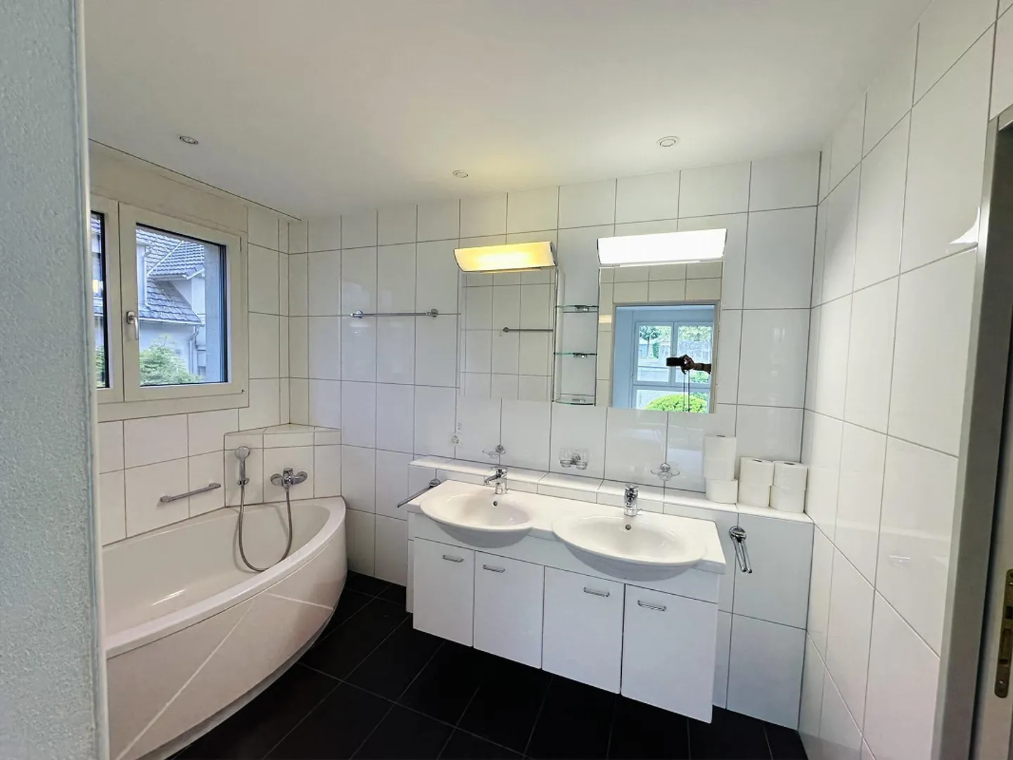 Quietly located 4.5 room apartment with balcony, hobby room - Photo 10 of 12