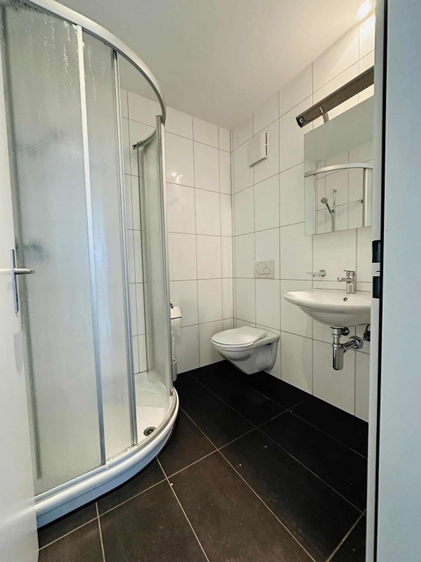 Quietly located 4.5 room apartment with balcony, hobby room - Photo 11 of 12