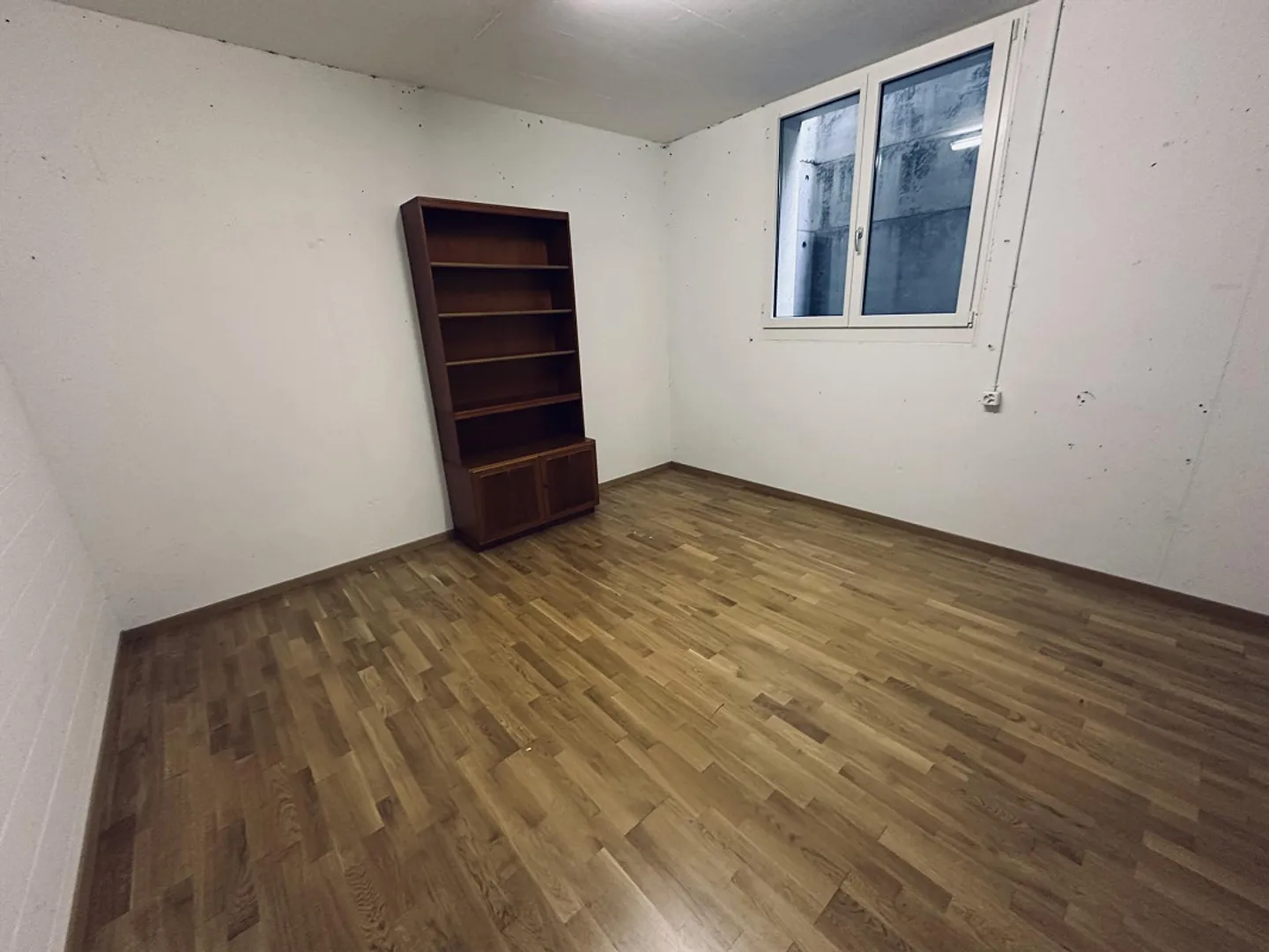 Quietly located 4.5 room apartment with balcony, hobby room - Photo 12 of 12