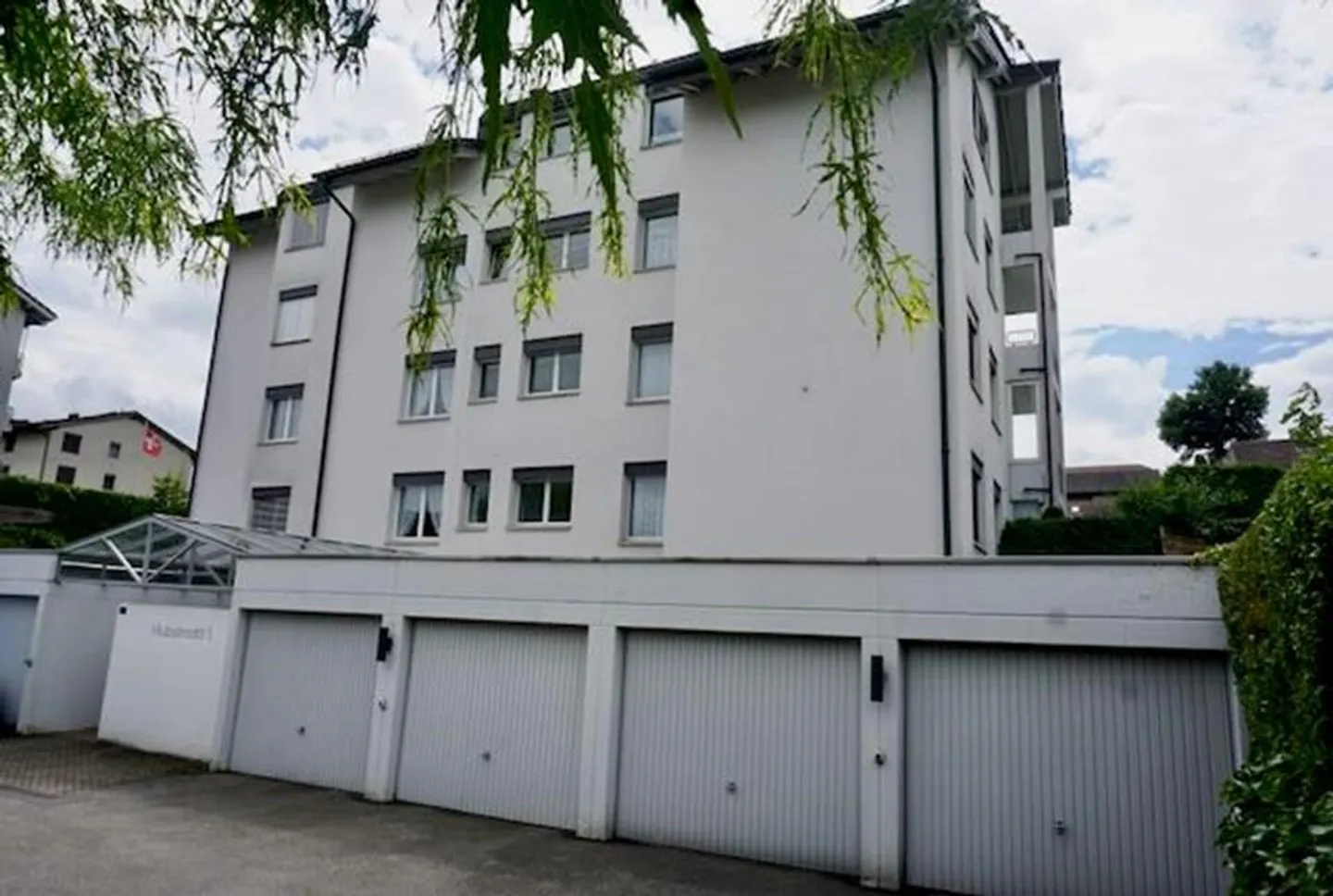 Bell'appartamento di 3,5 stanze al 1° piano con area giardino e garage - Foto 2 di 18