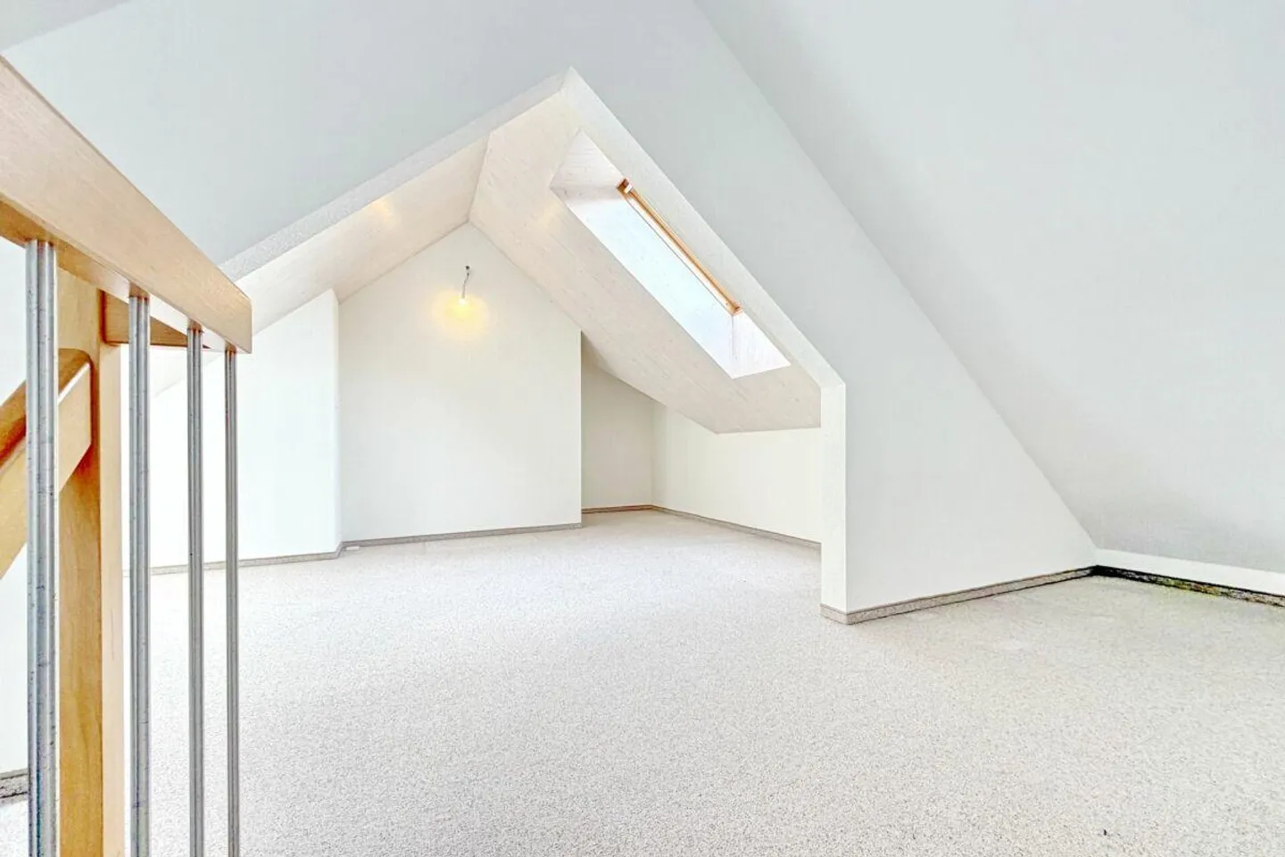 2.5-/3.5-Room Apartment on the Top Floor with Ceiling Height up to 5.0 m! - Photo 4 of 4