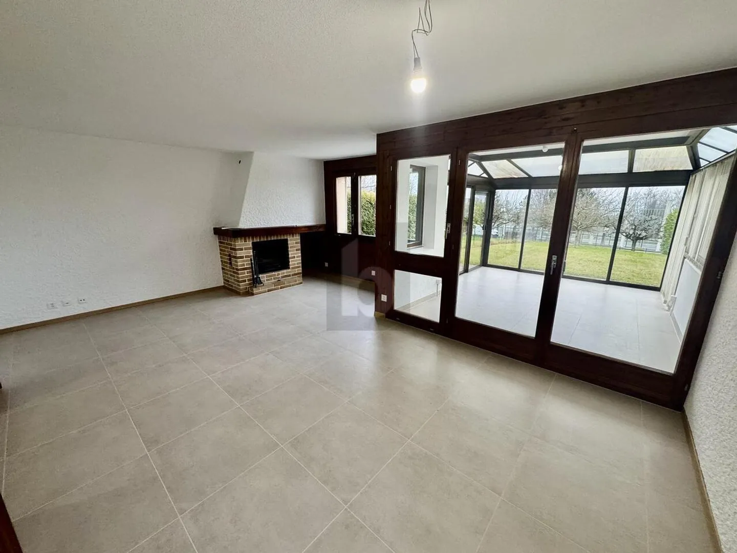 MAGNIFIQUE PROPRIÉTÉ AVEC VUE SUR LE LAC - Photo 3 of 6