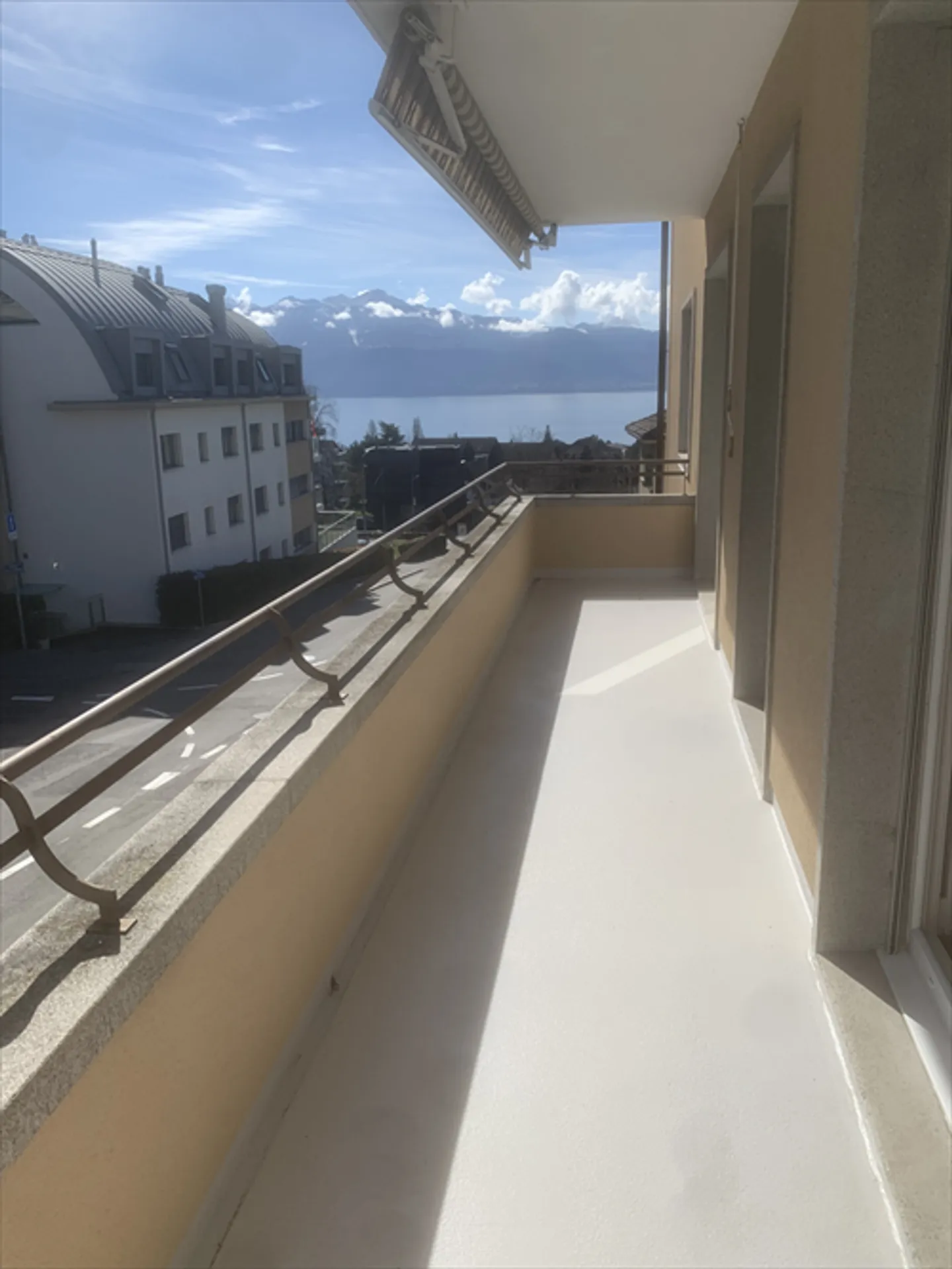 Spazioso appartamento di 2 stanze a Pully con grande balcone - Foto 2 di 6