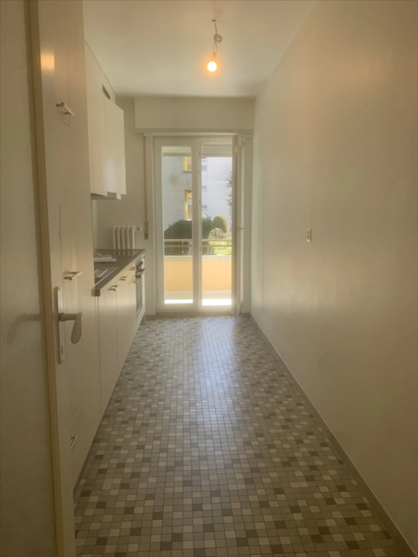 Spazioso appartamento di 2 stanze a Pully con grande balcone - Foto 3 di 6