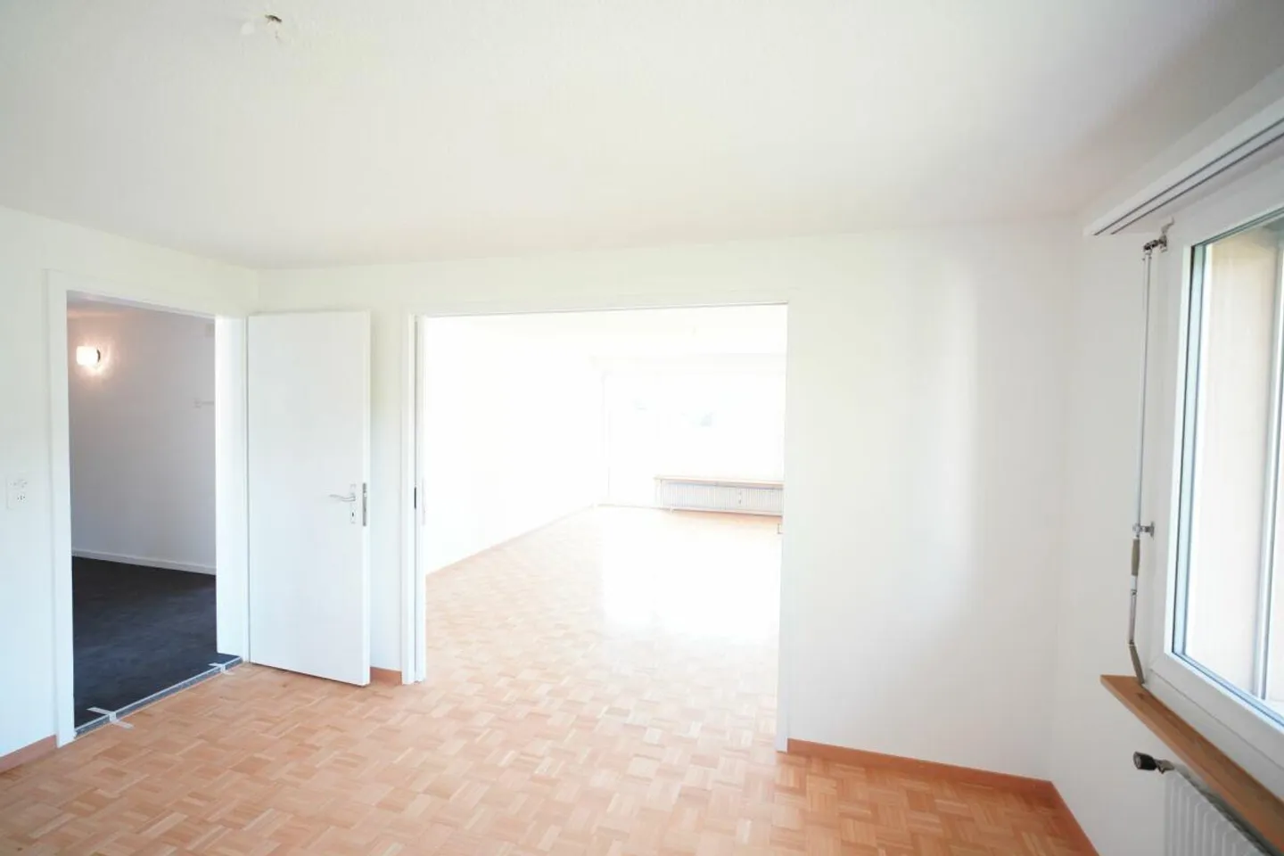 Charming, bright and renovated 3.5-room apartment on the 3rd floor with sun... - Photo 1 of 8