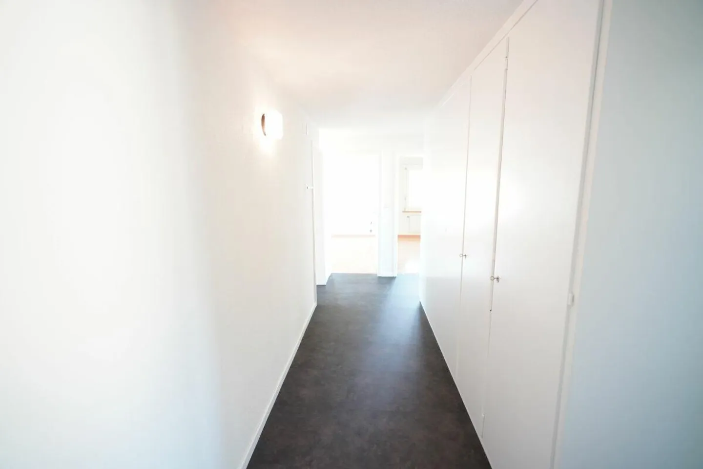 Charming, bright and renovated 3.5-room apartment on the 3rd floor with sun... - Photo 7 of 8
