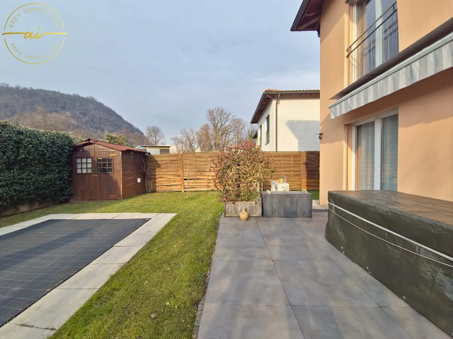 Casa unifamiliare raffinata con grande giardino a Rancate - Foto 1 di 13