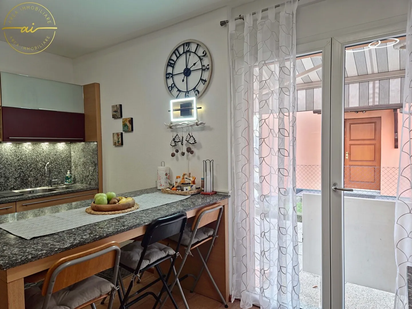 Casa unifamiliare raffinata con grande giardino a Rancate - Foto 6 di 13