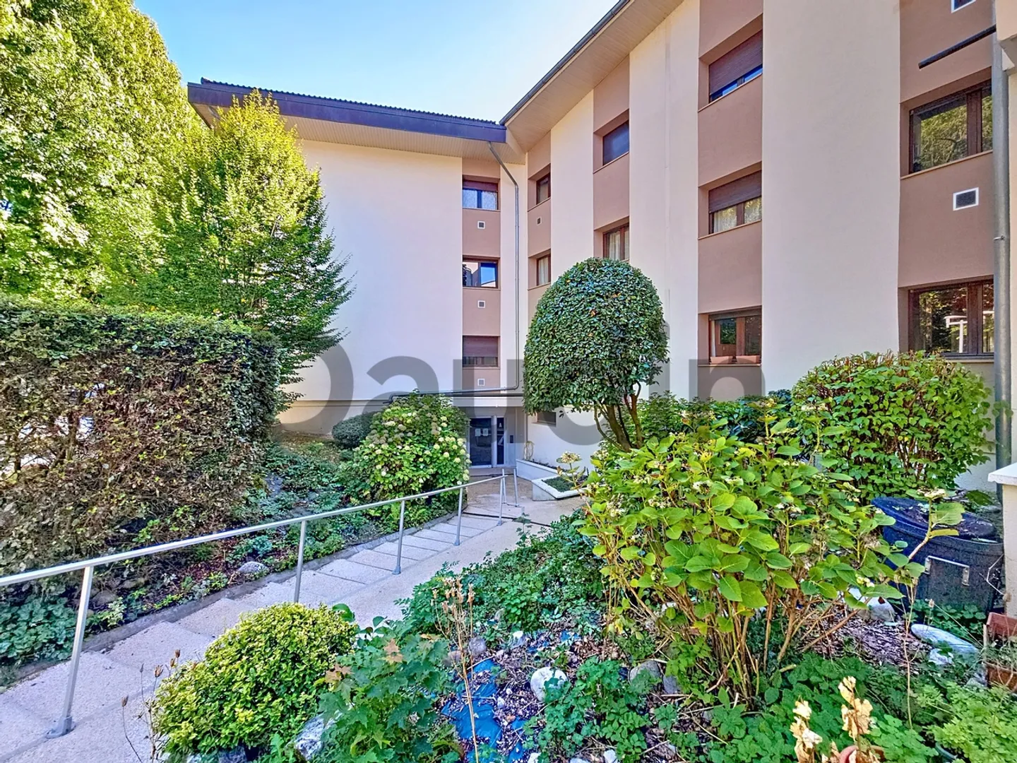 Ferney-Voltaire (Francia): Duplex con 4 camere da ristrutturare - Foto 1 di 12