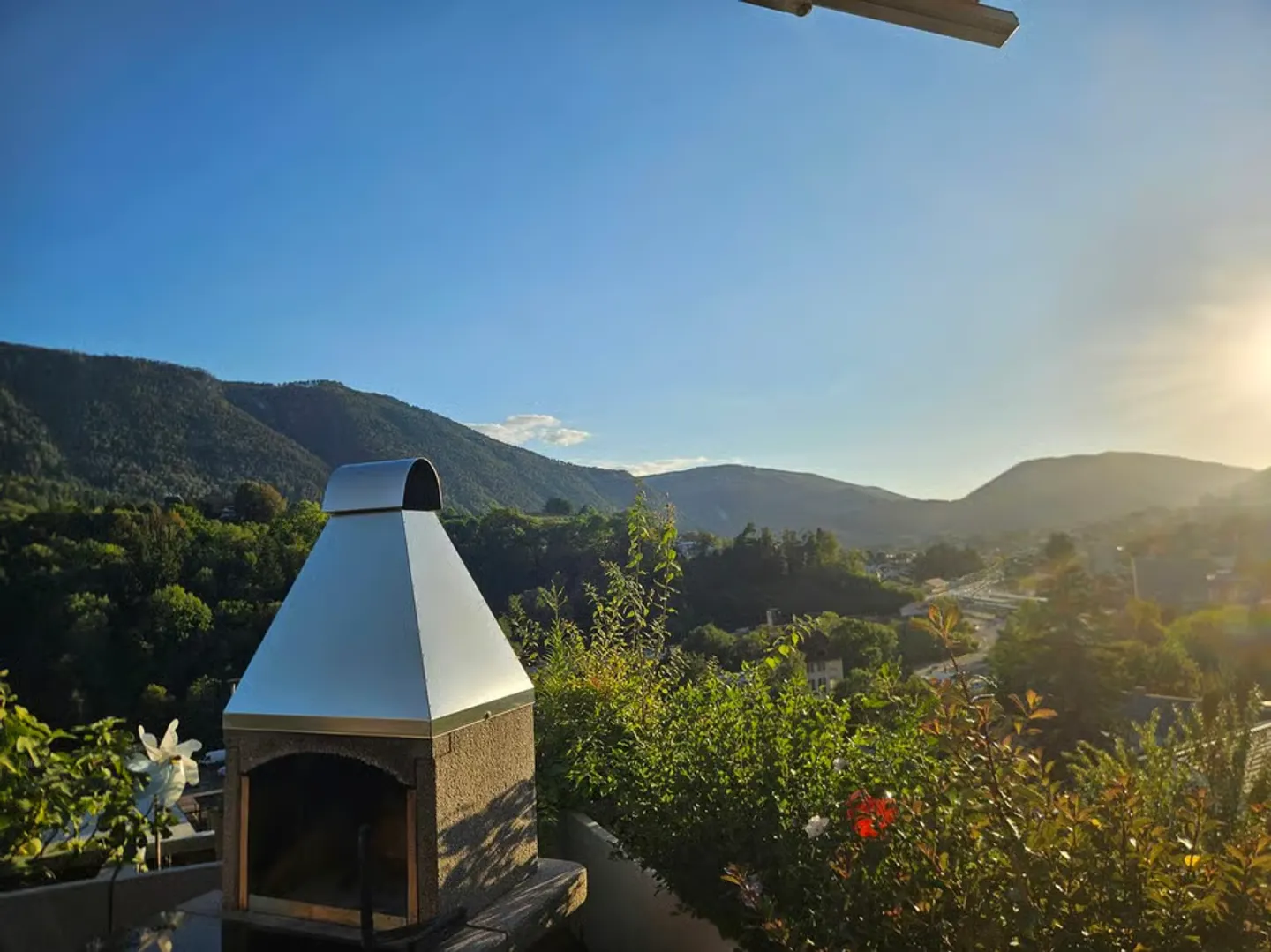 Spacious 5.5-room apartment with terrace in Moutier with unobstructed view, 2 garages - Photo 2 of 13