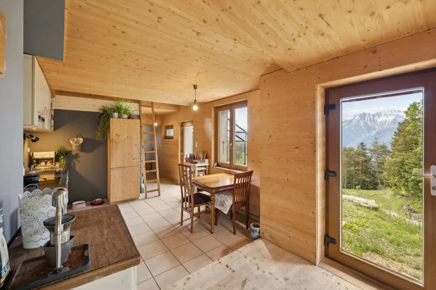 Chalet indipendente con 3,5 stanze nel mezzo della natura vallesana - Foto 4 di 13