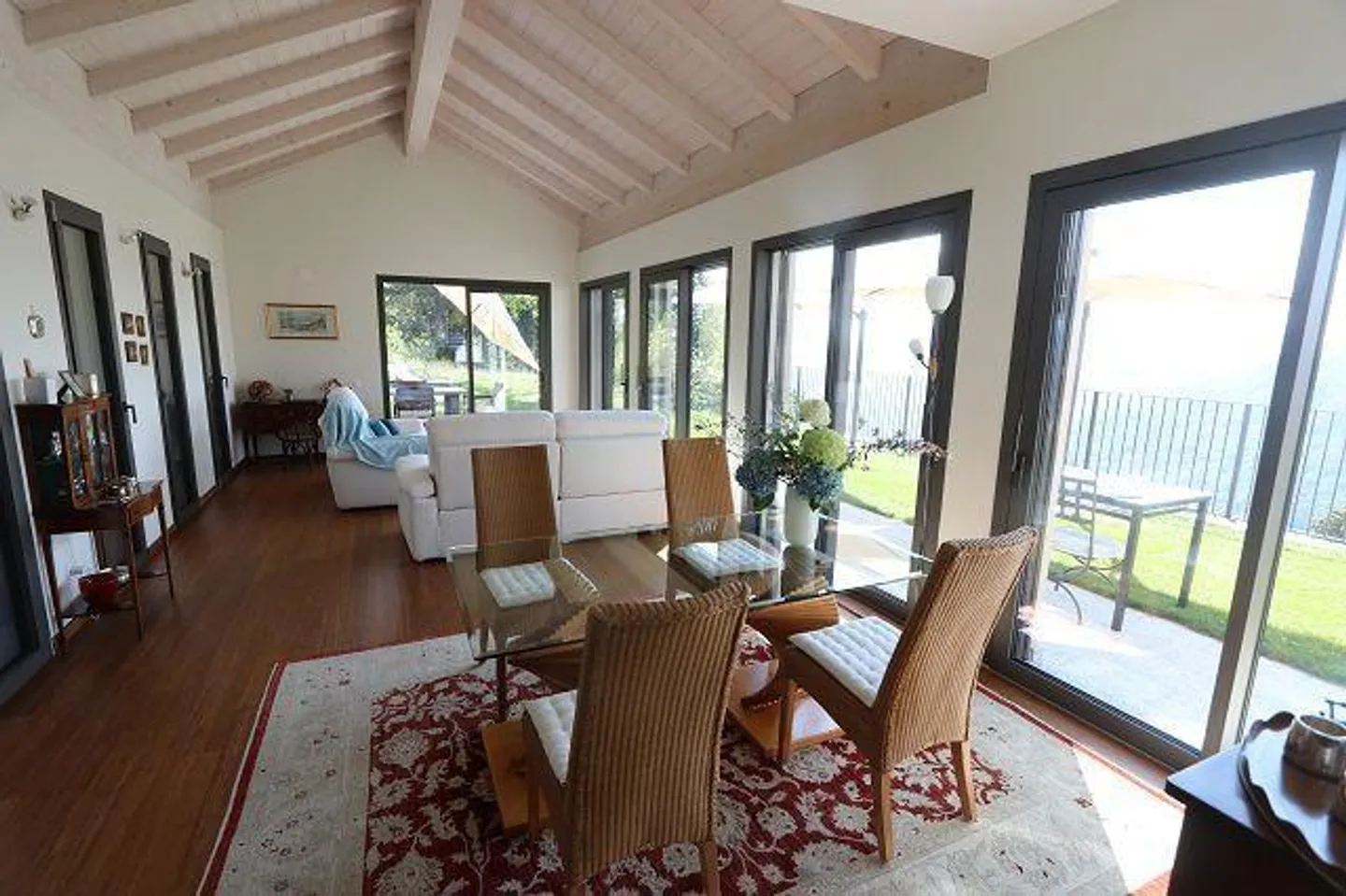 5 1/2-Villa in a very quiet, sunny location with a view - Photo 2 of 35