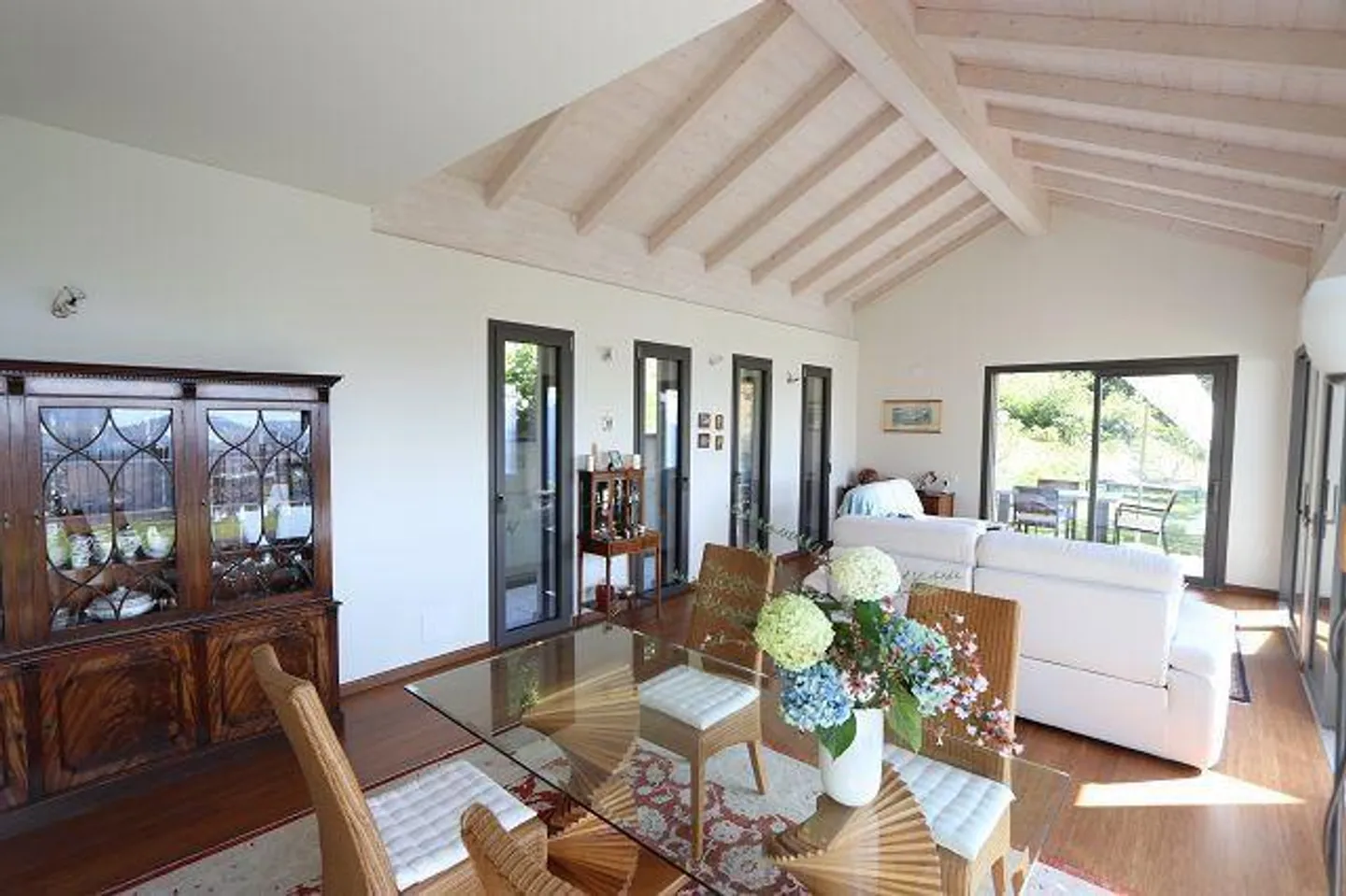 5 1/2-Villa in a very quiet, sunny location with a view - Photo 5 of 35