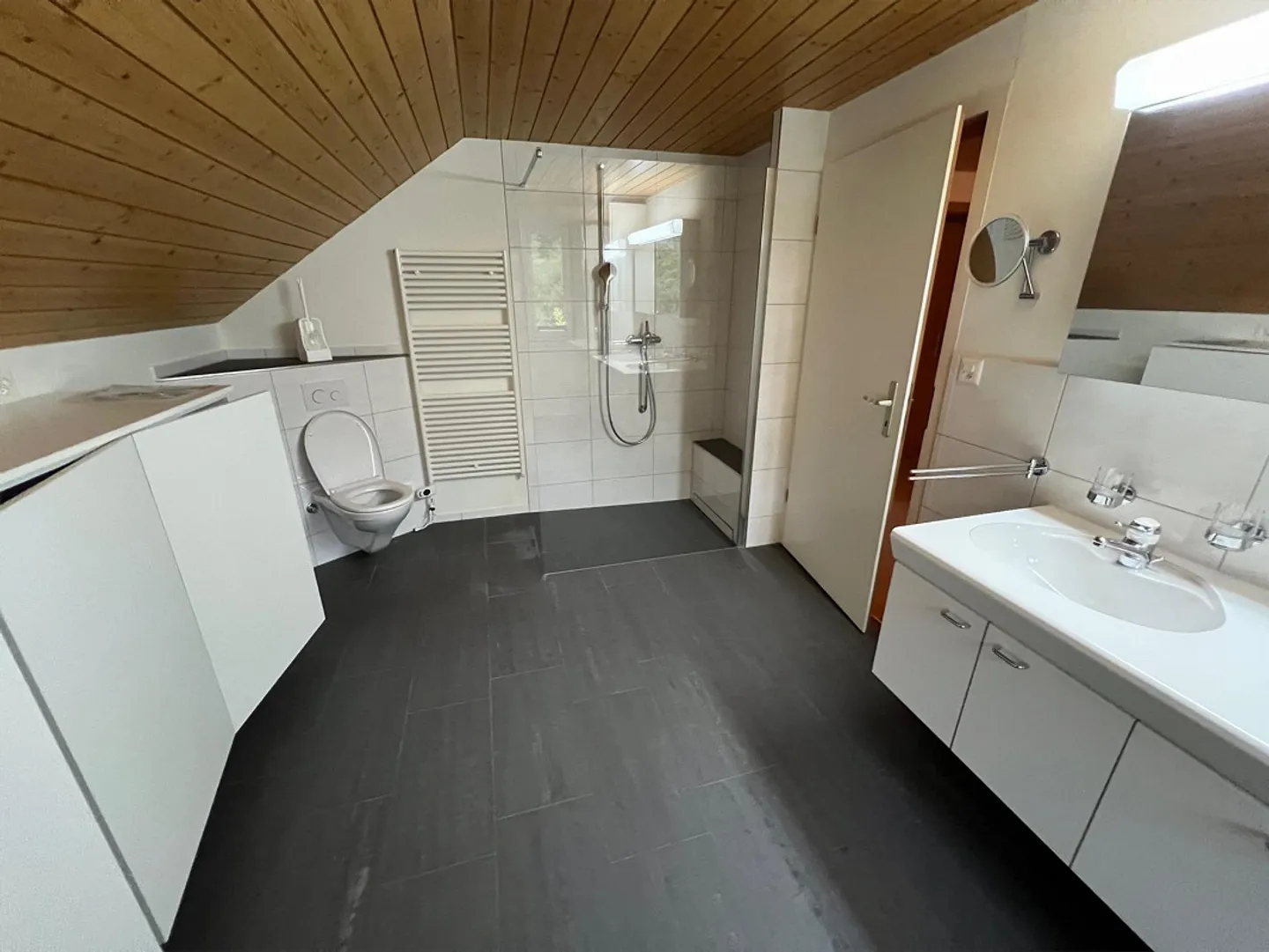 Spacious 6 1/2-Room Single-Family House with Workshop and New Heating - Photo 5 of 14
