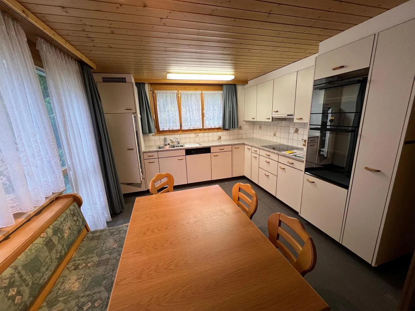 Spacious 6 1/2-Room Single-Family House with Workshop and New Heating - Photo 8 of 14