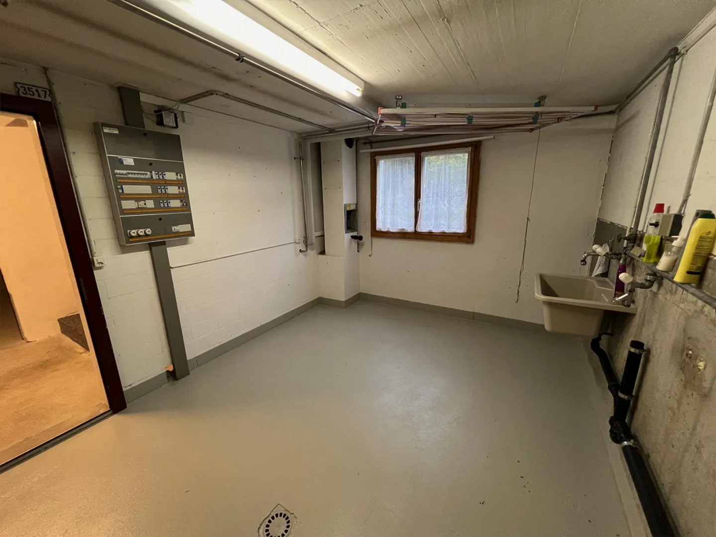 Spacious 6 1/2-Room Single-Family House with Workshop and New Heating - Photo 11 of 14