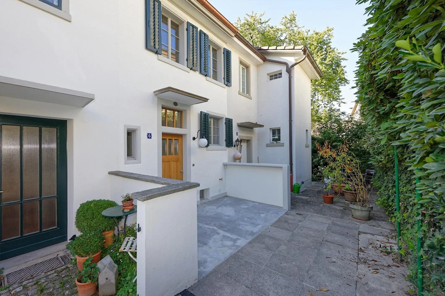 Charming 3½-Room House with Lake View & Garden Seating Area - Photo 7 of 9