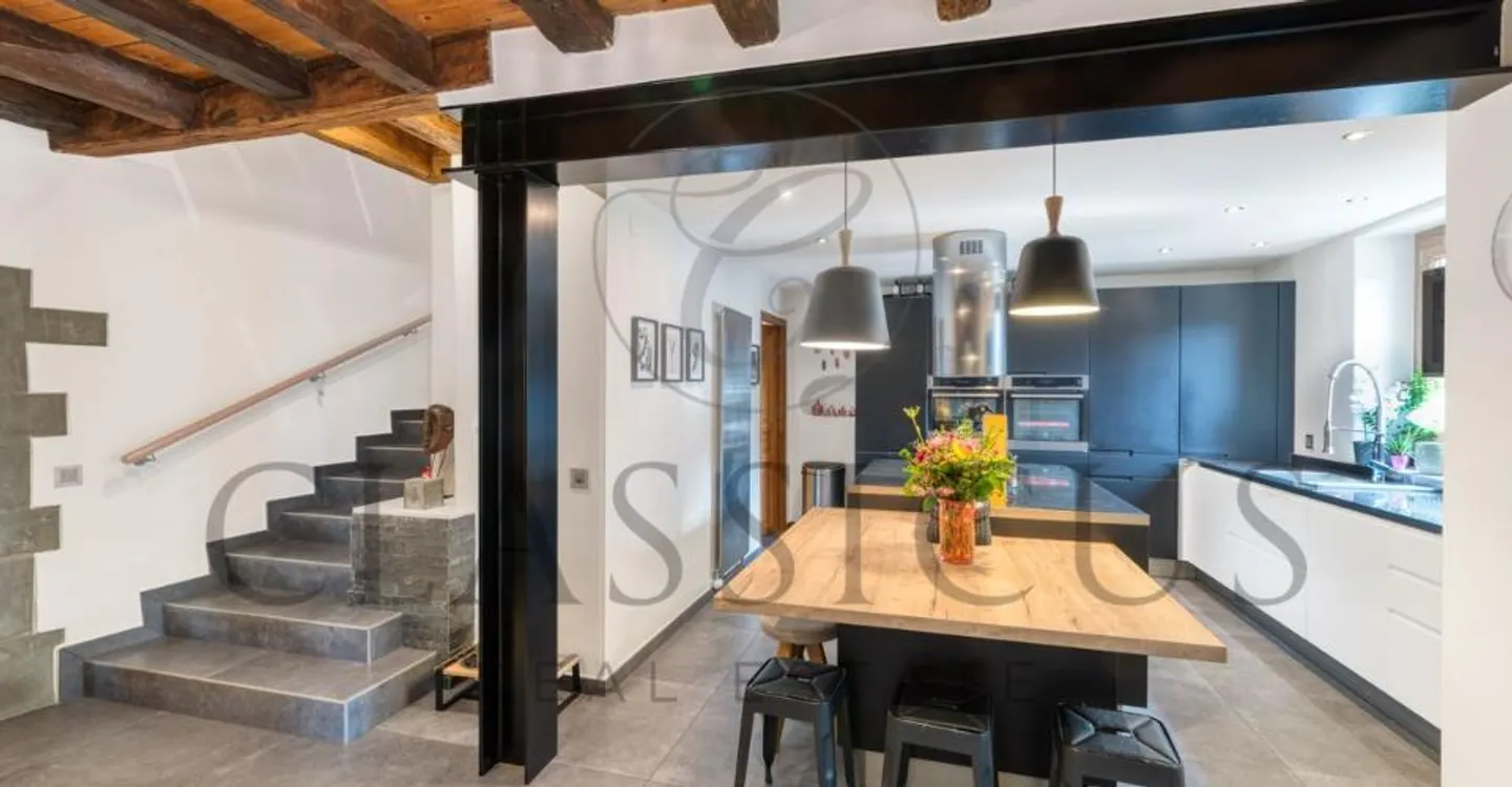 Maison villageoise XVIIIe - 246 m² habitables - env. 330 m² utiles, jardin & jacuzzi à Aire-la-Ville - Foto 4 di 12