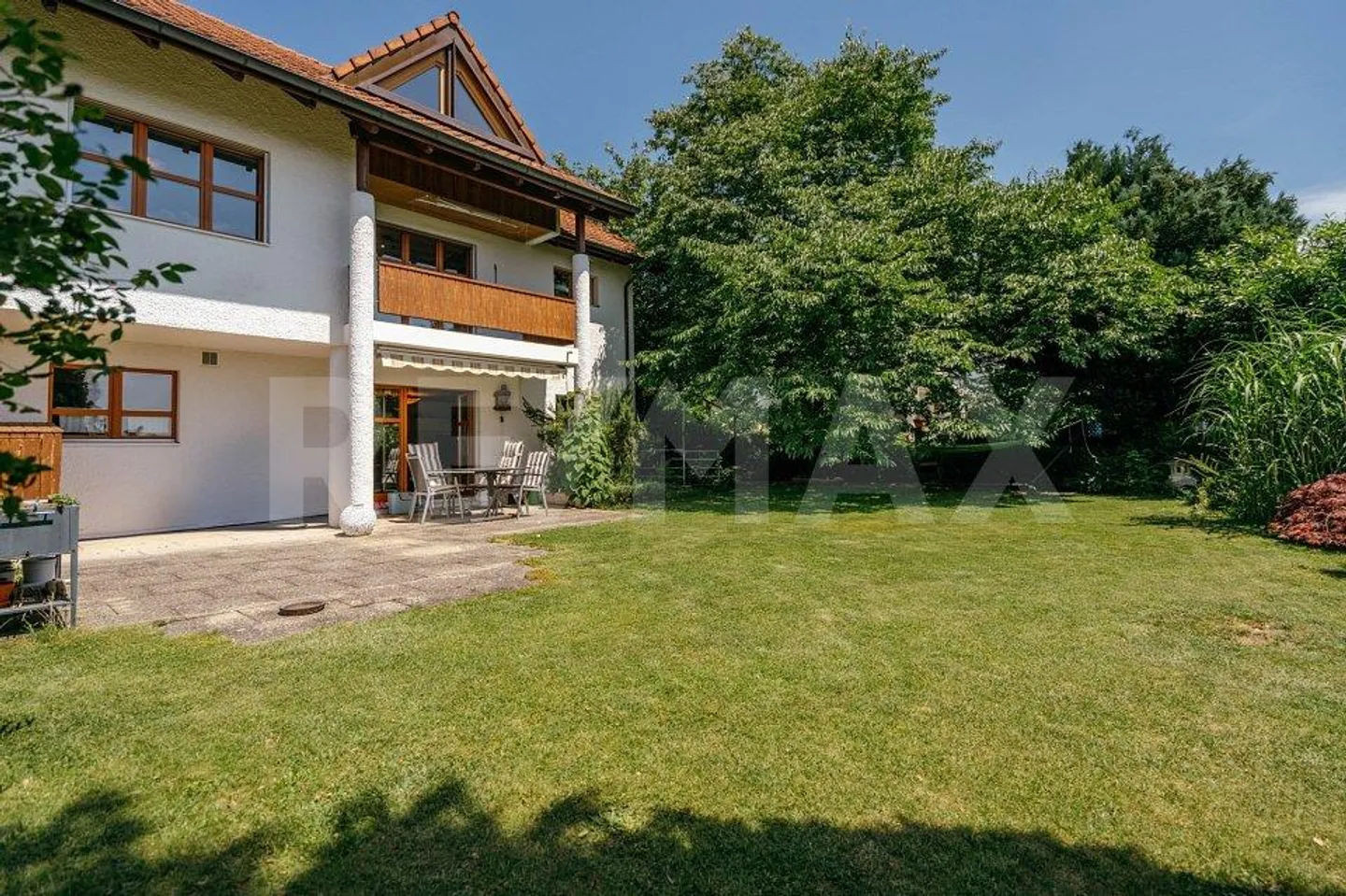 Privileged Living with Garden Paradise in Sunny and Scenic Location - Photo 3 of 13