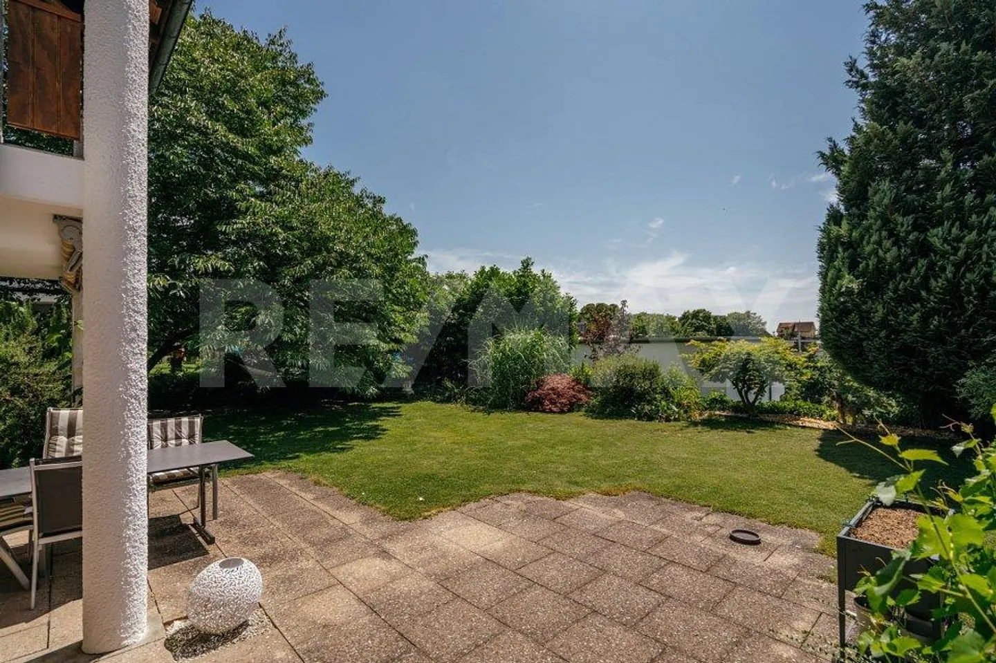Privileged Living with Garden Paradise in Sunny and Scenic Location - Photo 5 of 13