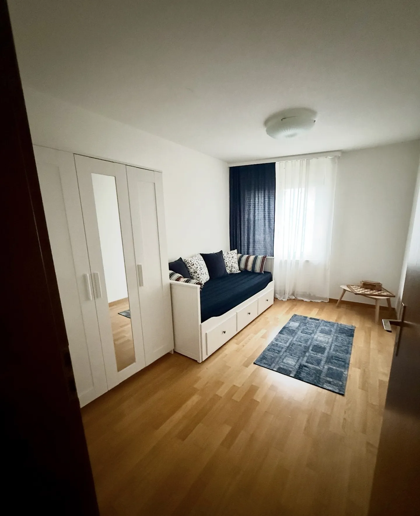 Appartement spacieux de 5,5 pièces avec cheminée et grand balcon sud - Photo 4 sur 15