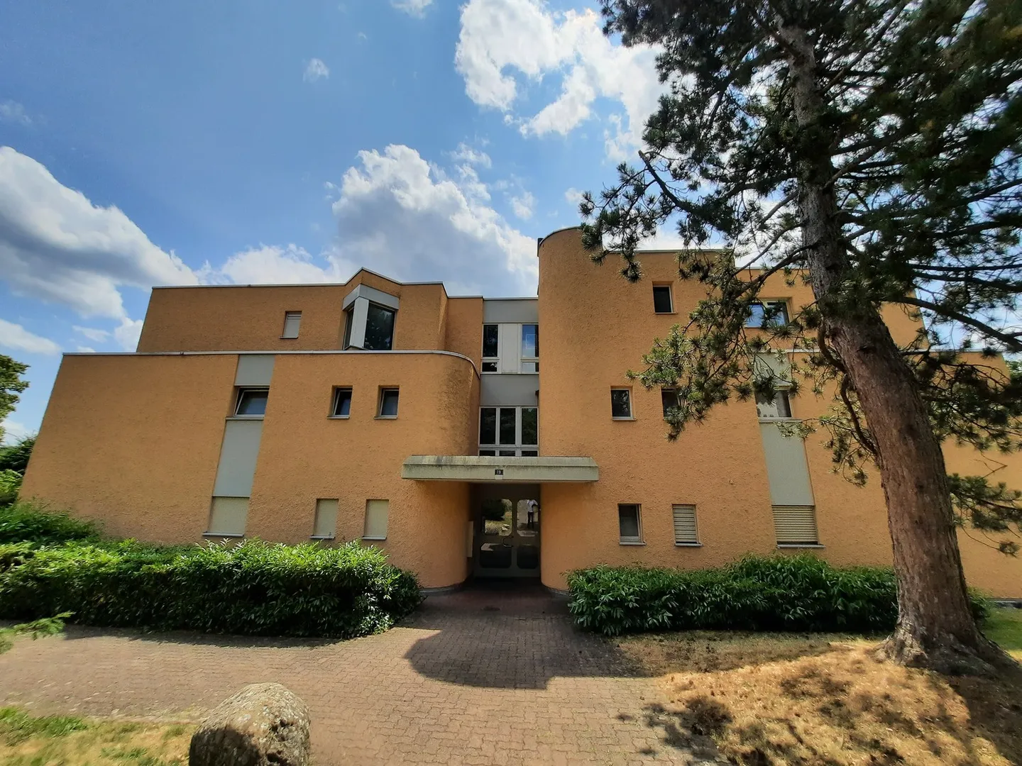 Appartement spacieux de 5,5 pièces avec cheminée et grand balcon sud - Photo 1 sur 15