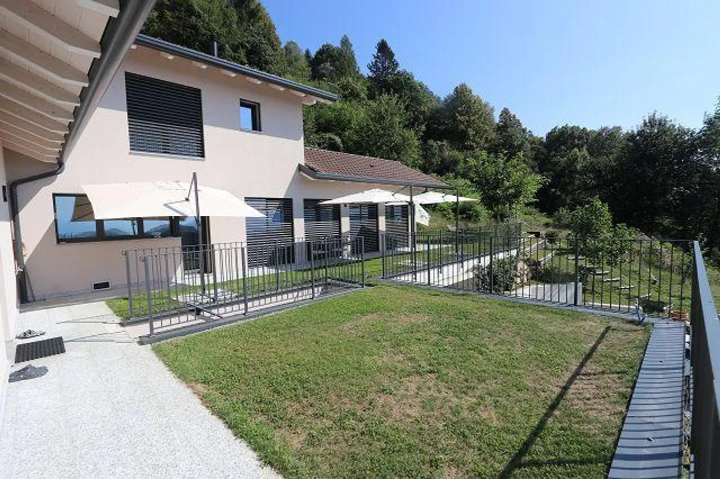 5 1/2-Villa in a very quiet, sunny location with a view - Photo 21 of 35