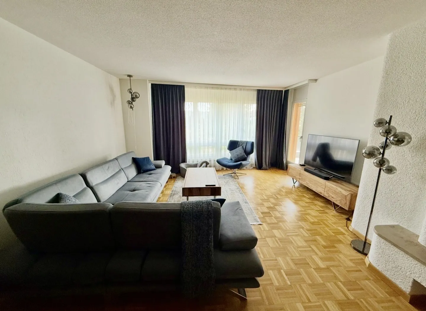 Appartement spacieux de 5,5 pièces avec cheminée et grand balcon sud - Photo 6 sur 15