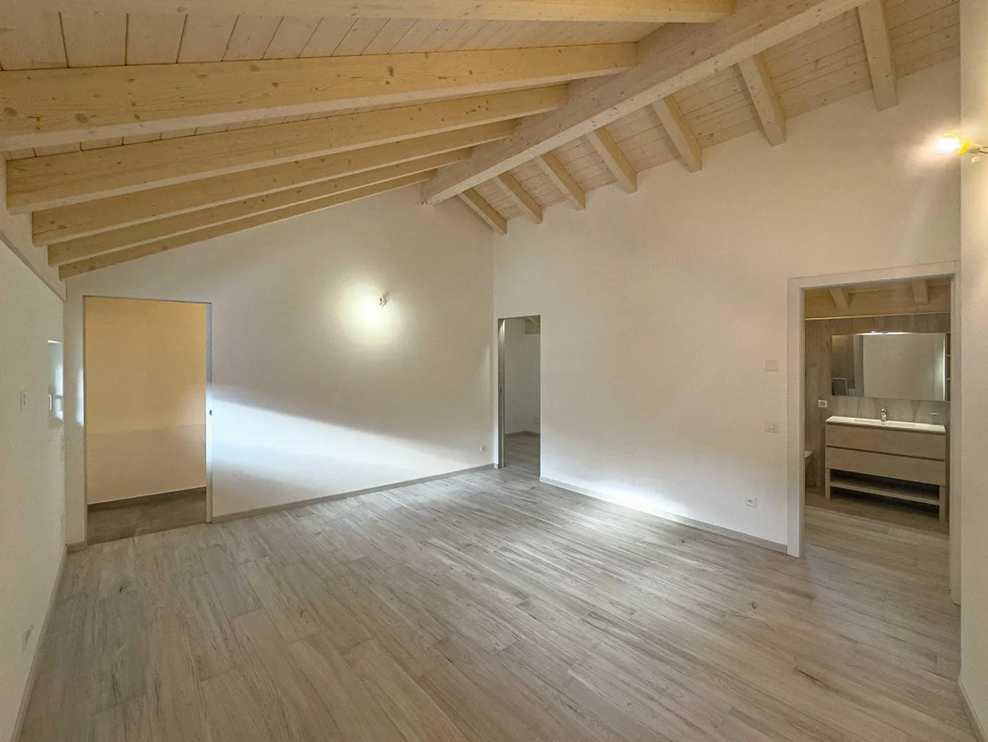 Casa completamente ristrutturata nel cuore di Gnosca - Foto 7 di 14