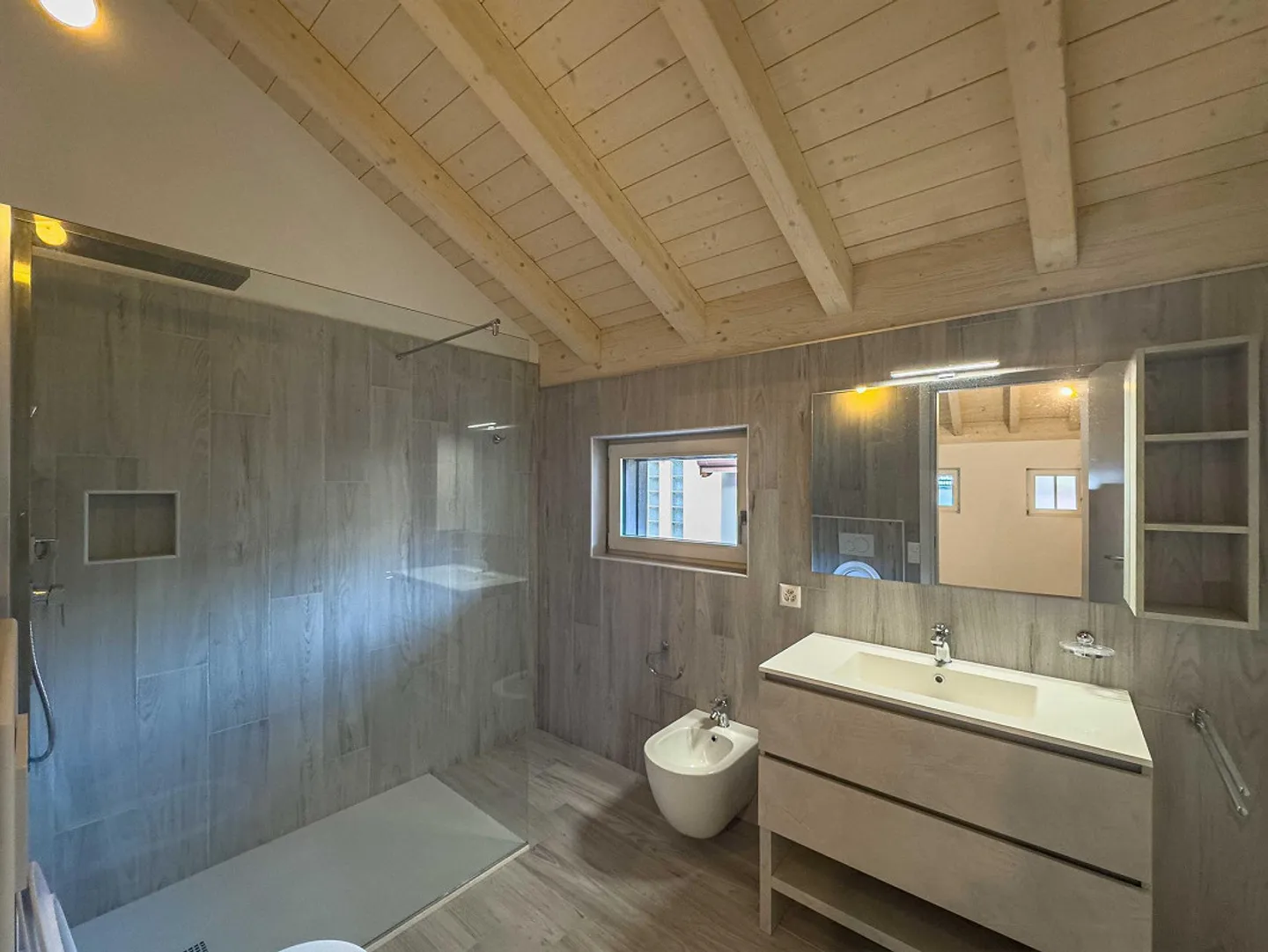 Casa completamente ristrutturata nel cuore di Gnosca - Foto 9 di 14