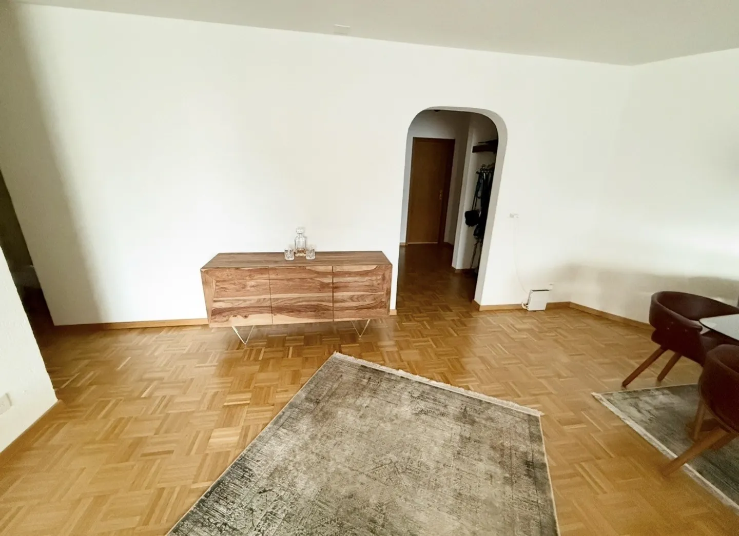 Appartement spacieux de 5,5 pièces avec cheminée et grand balcon sud - Photo 13 sur 15