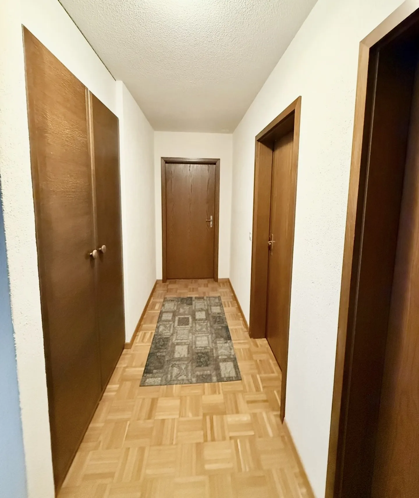Appartement spacieux de 5,5 pièces avec cheminée et grand balcon sud - Photo 14 sur 15