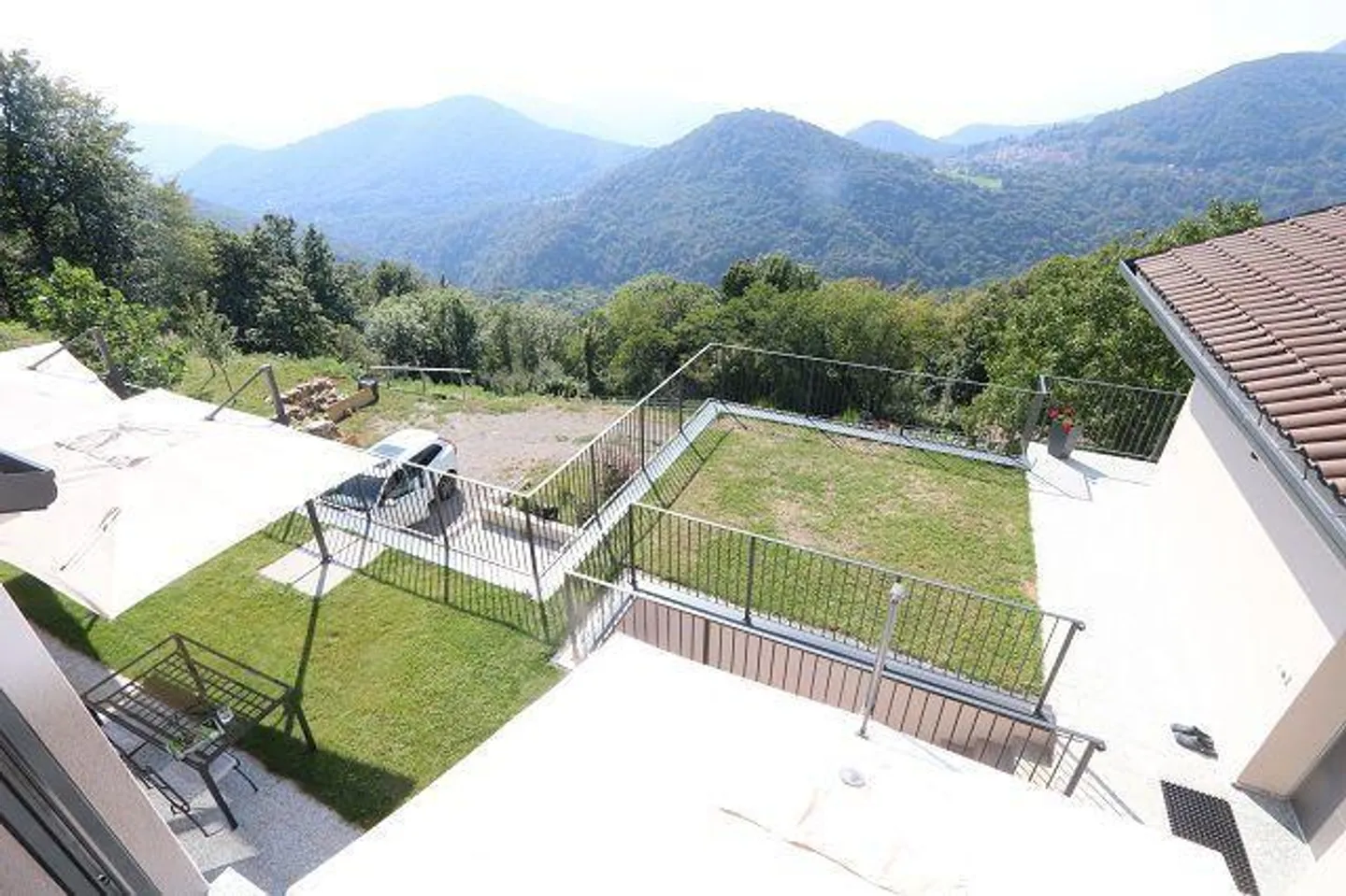 5 1/2-Villa in a very quiet, sunny location with a view - Photo 30 of 35