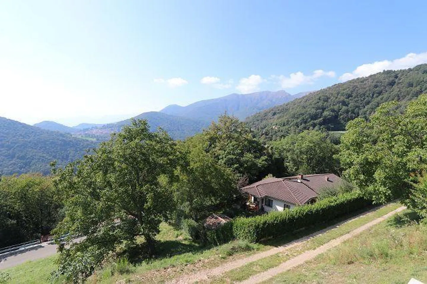 5 1/2-Villa in a very quiet, sunny location with a view - Photo 32 of 35