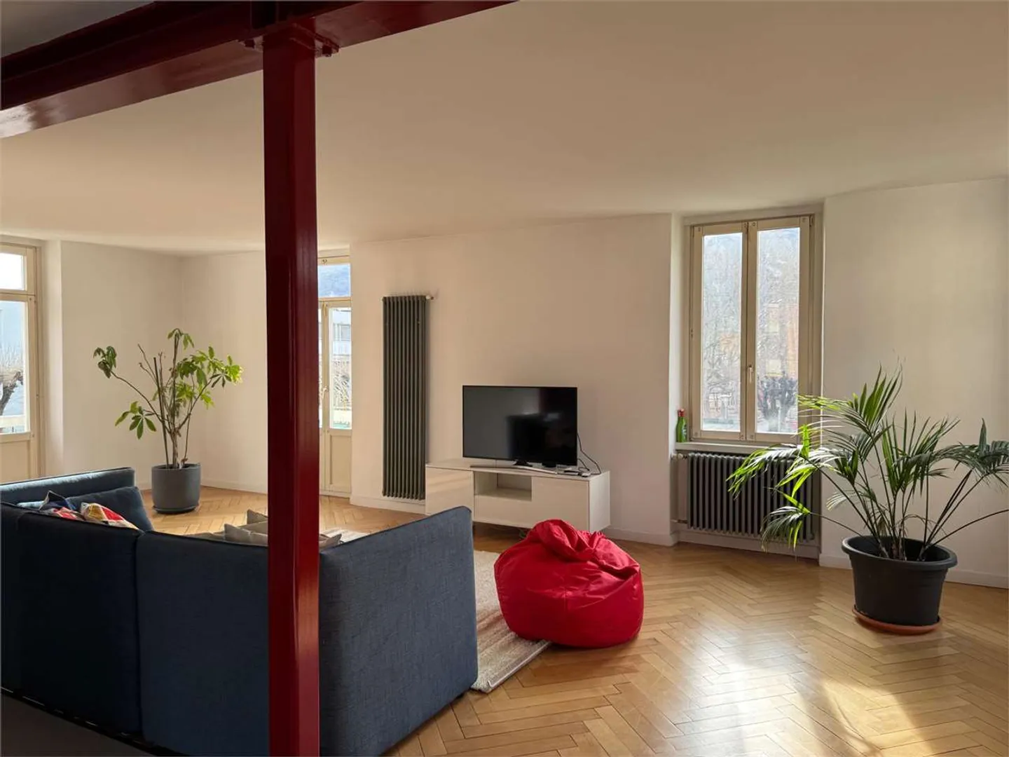 Villa prestigiosa con giardino a Chiasso vicino al centro città - Foto 1 di 8