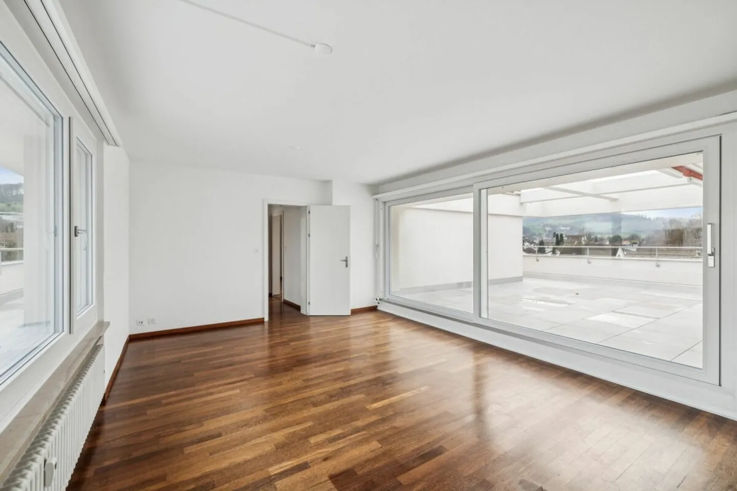 Exclusive and spacious 5 1/2-room penthouse apartment with a 145 m2 large terrace - Photo 5 of 10