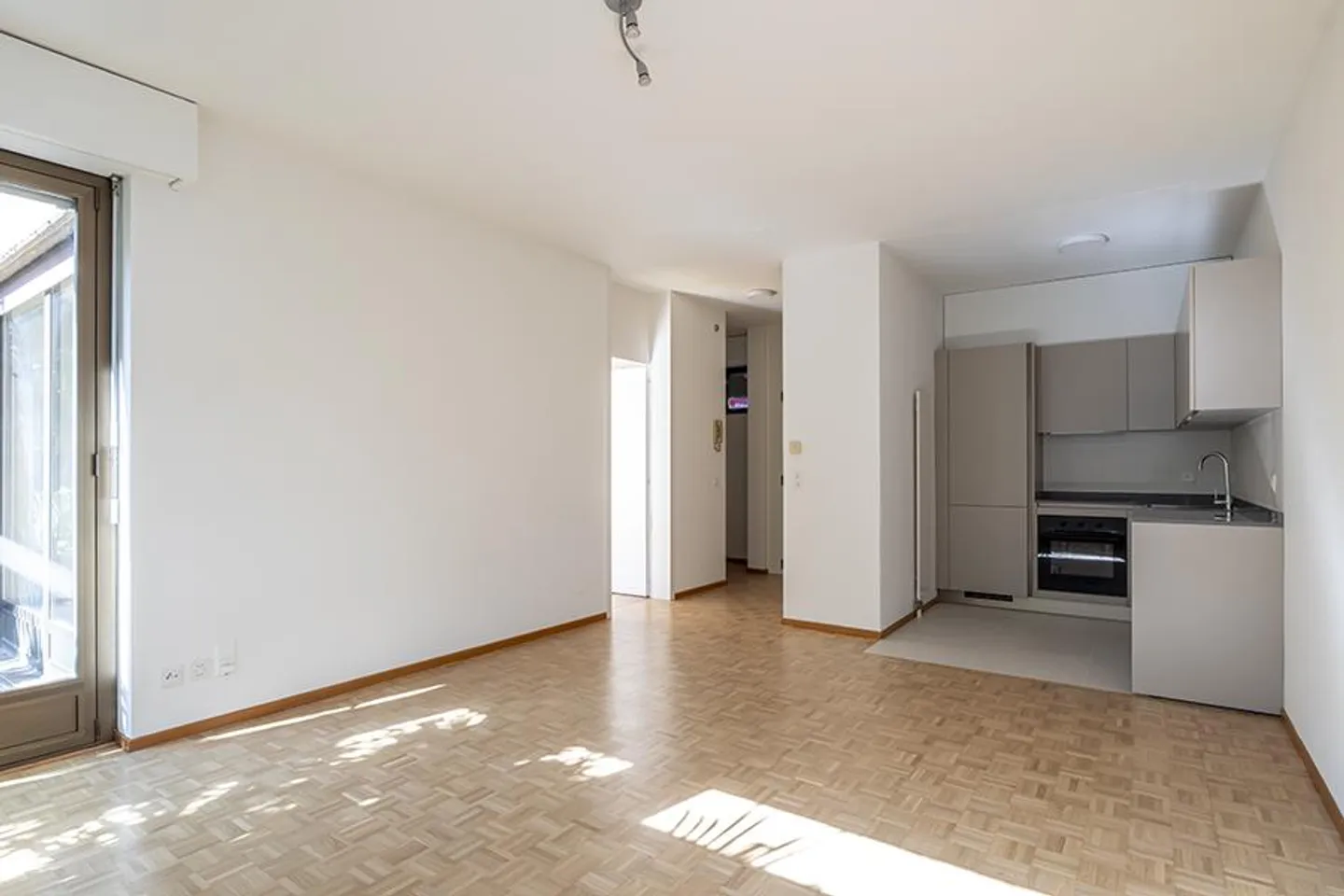 RINNOVATO 2.5 LOCALI A LUGANO - Foto 3 di 8