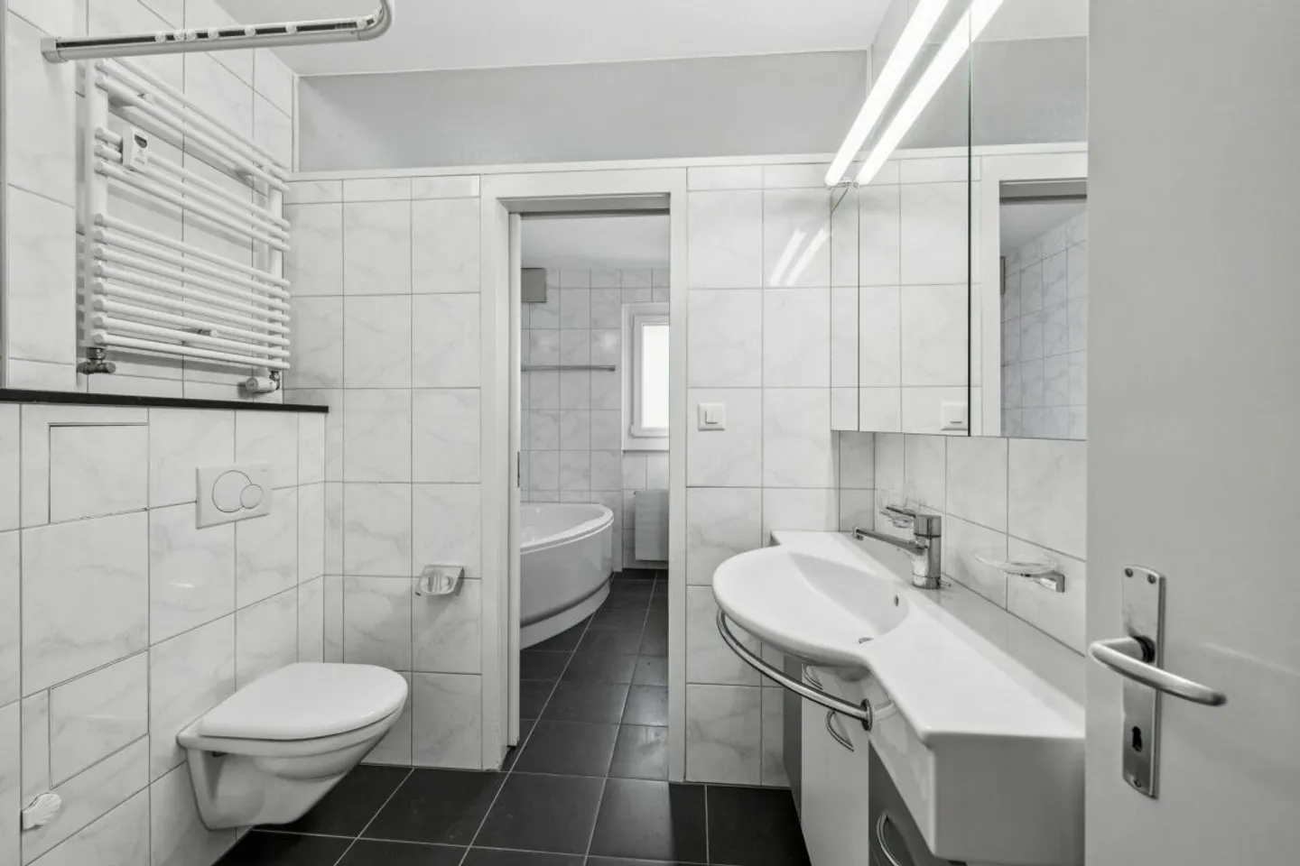 Exclusive and spacious 5 1/2-room penthouse apartment with a 145 m2 large terrace - Photo 9 of 10